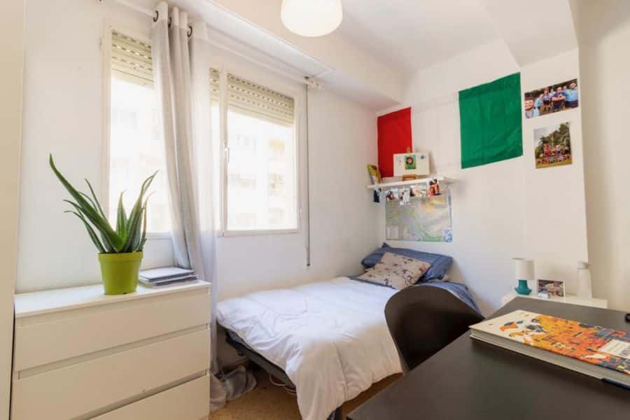 Habitación en piso de 4 habitaciones en Ciutat Jardi