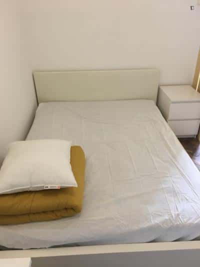 Room in a 7-bedroom apartment in Porto - Room 1