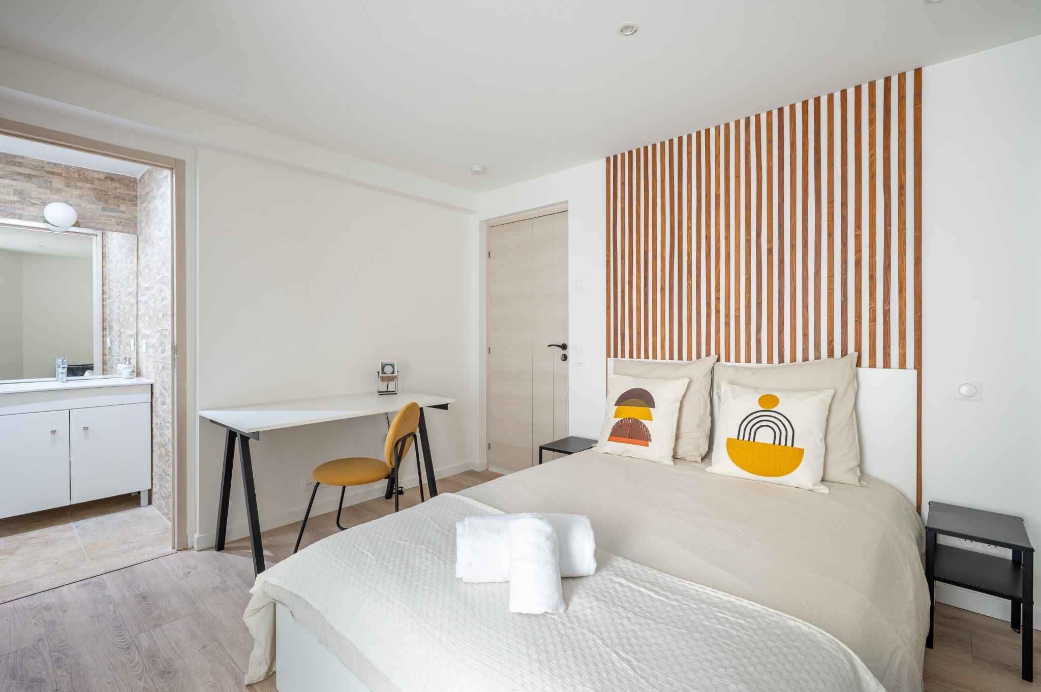 Claude - Private Room (2)