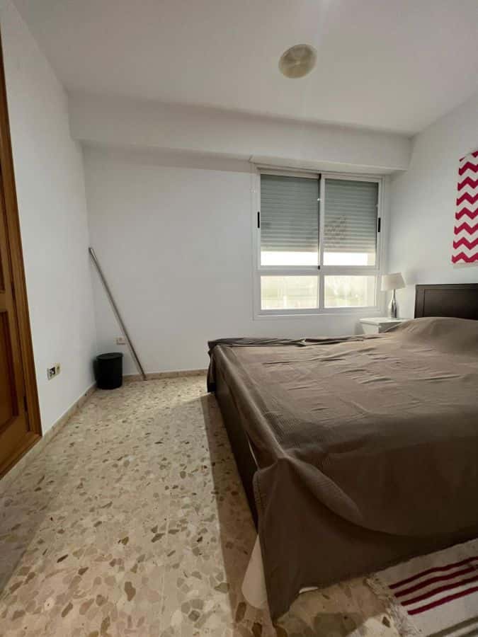 Habitación en piso de 5 habitaciones en El Pla Del Real