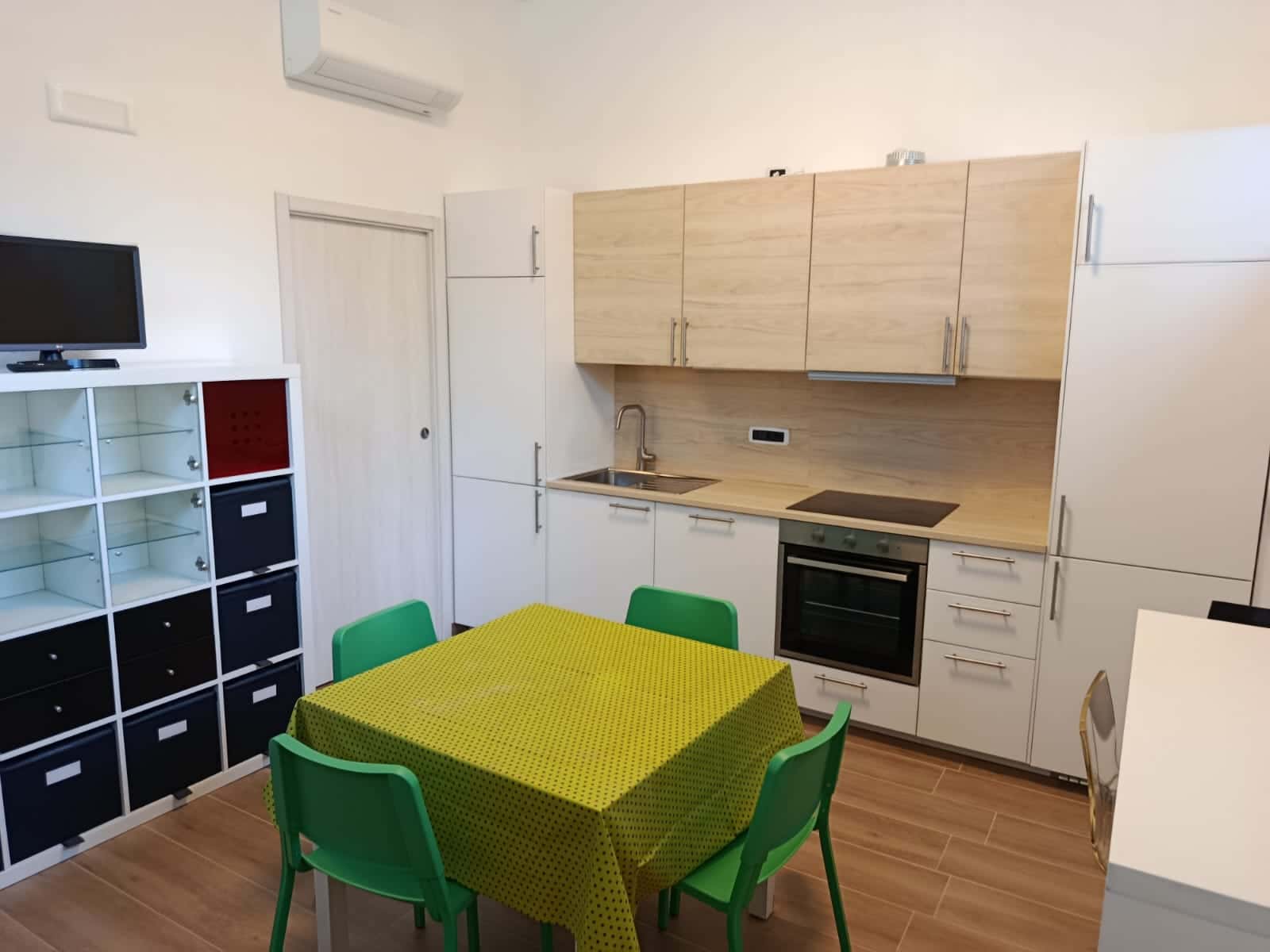 Chambre dans Via Dante Alighieri, Cinisello Balsamo pour 137 m² avec 3 chambres