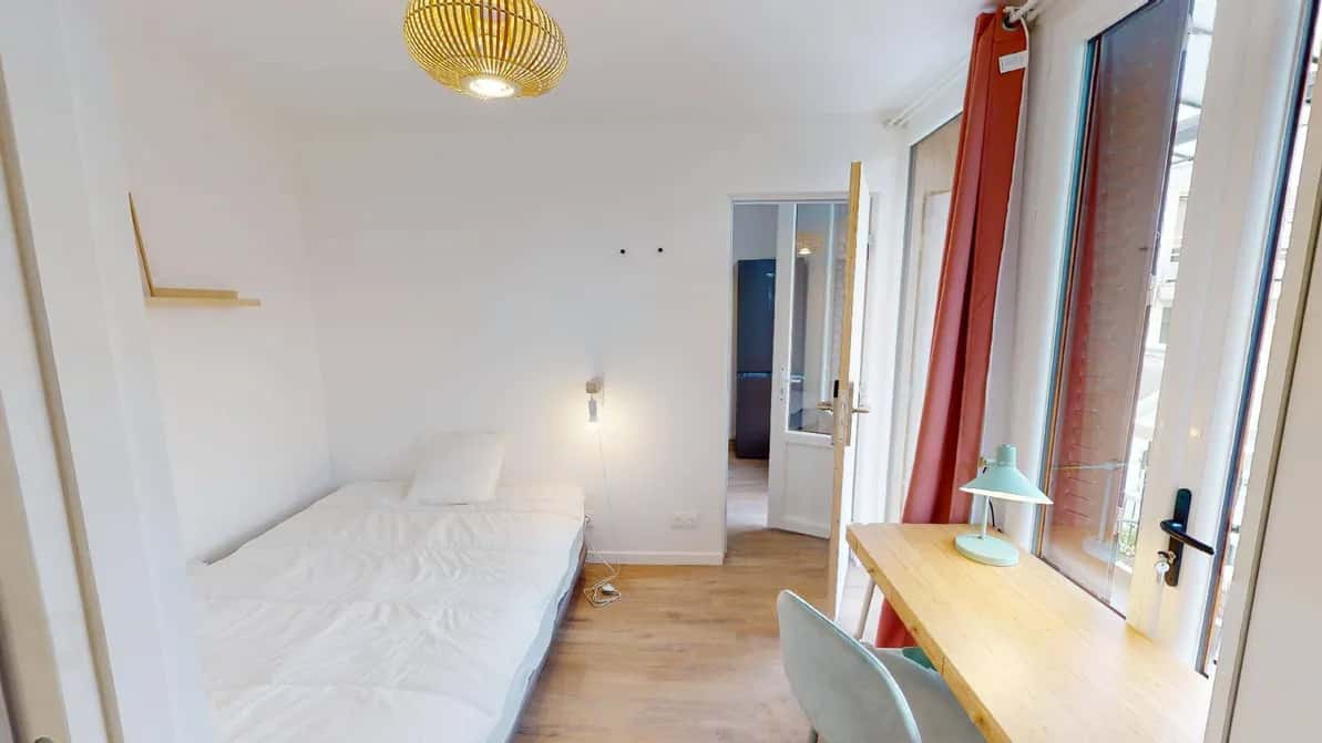 Habitación en Rue Pierre Poli, Issy-les-Moulineaux para 188 m² con 11 dormitorios