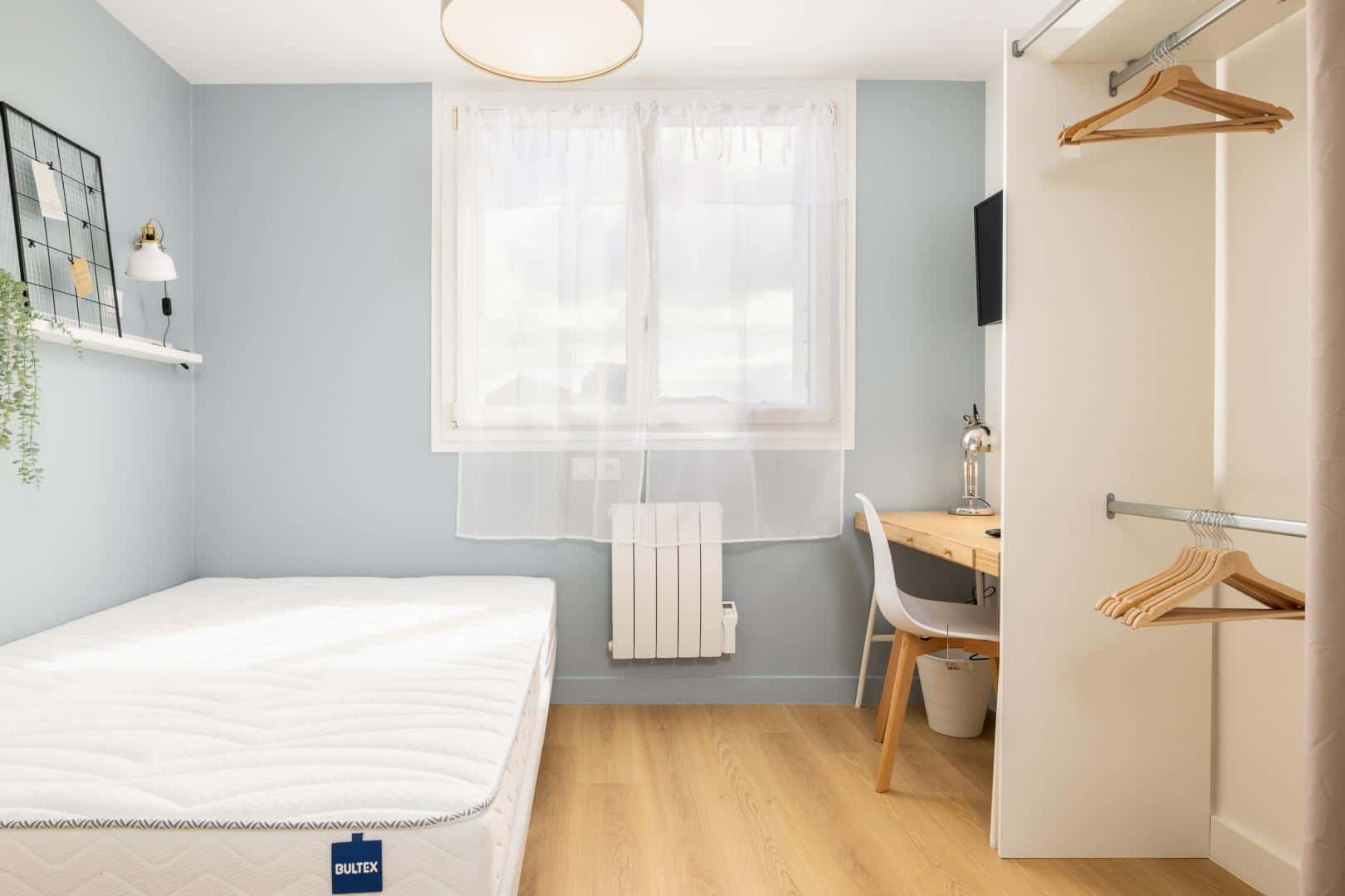 Chambre 4 - 133 COURS EDOUARD VAILLANT