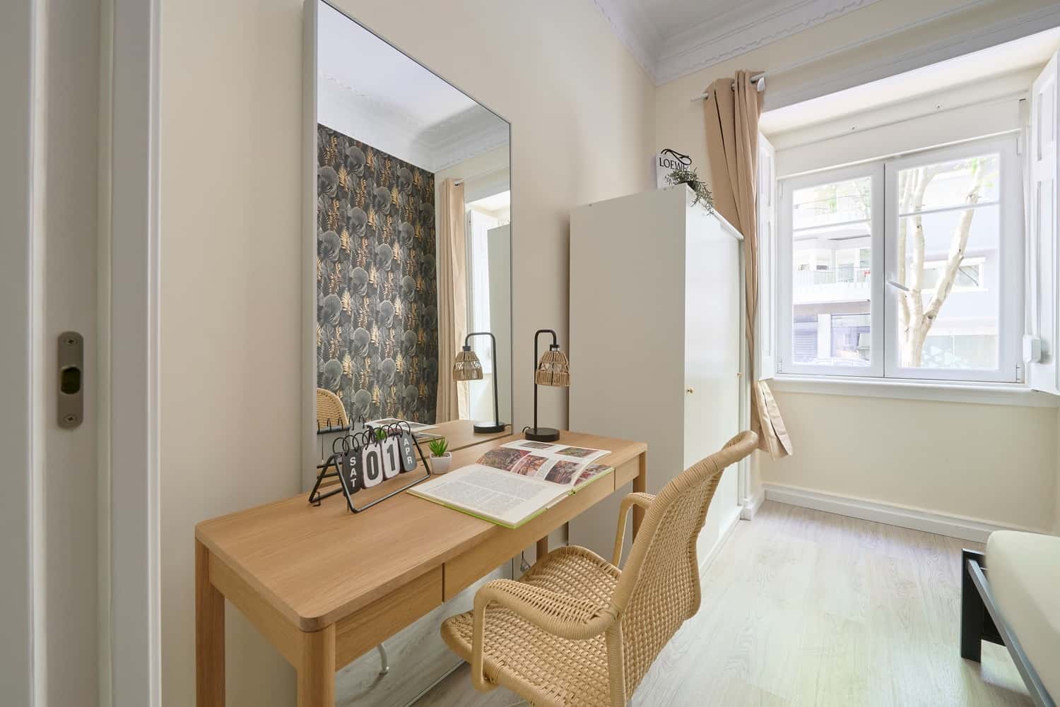 Room 1 - 79. R.Sampaio Pina 9 RCE