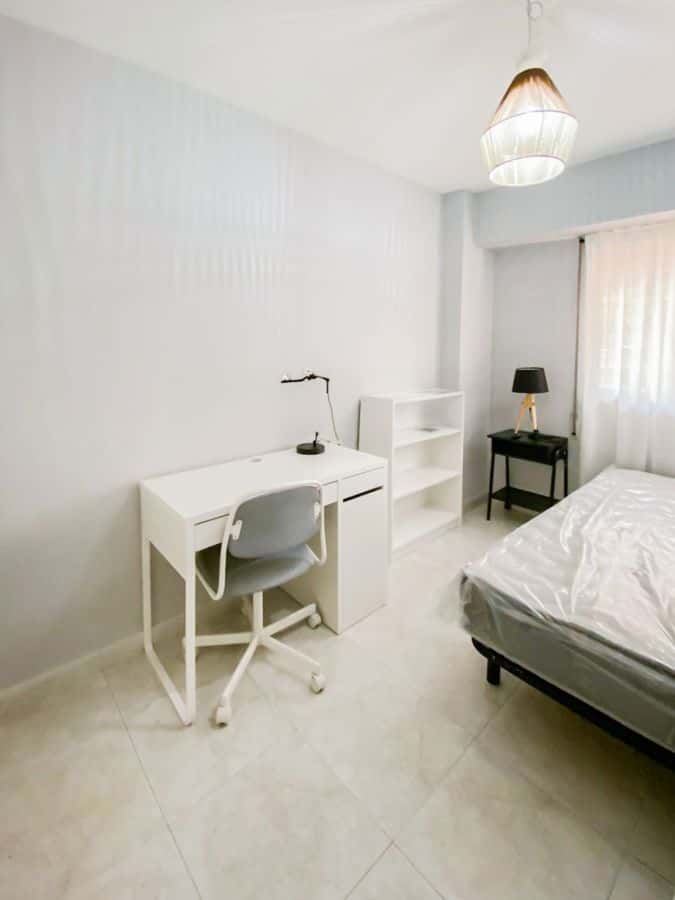 Habitación en piso de 3 habitaciones en Camins Al Grau