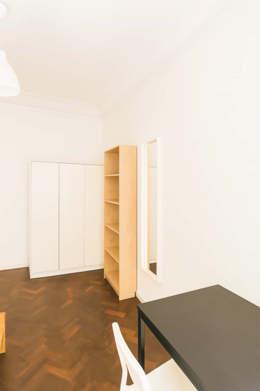 Quarto com cama de casal em apartamento com 7 quartos - FLAT H - H7