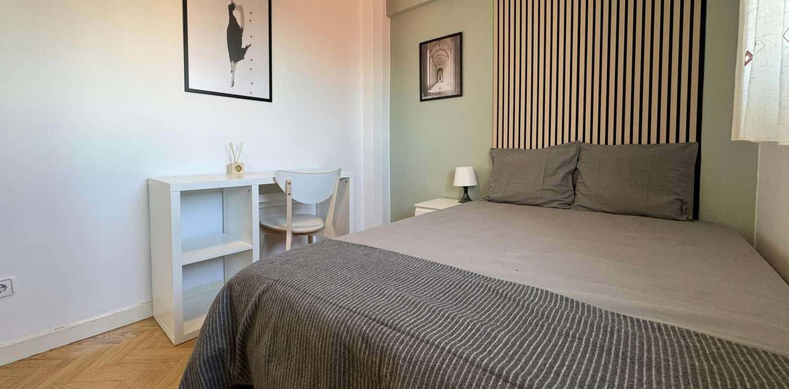 Double bed in Rooms for rent in de Tribaldos