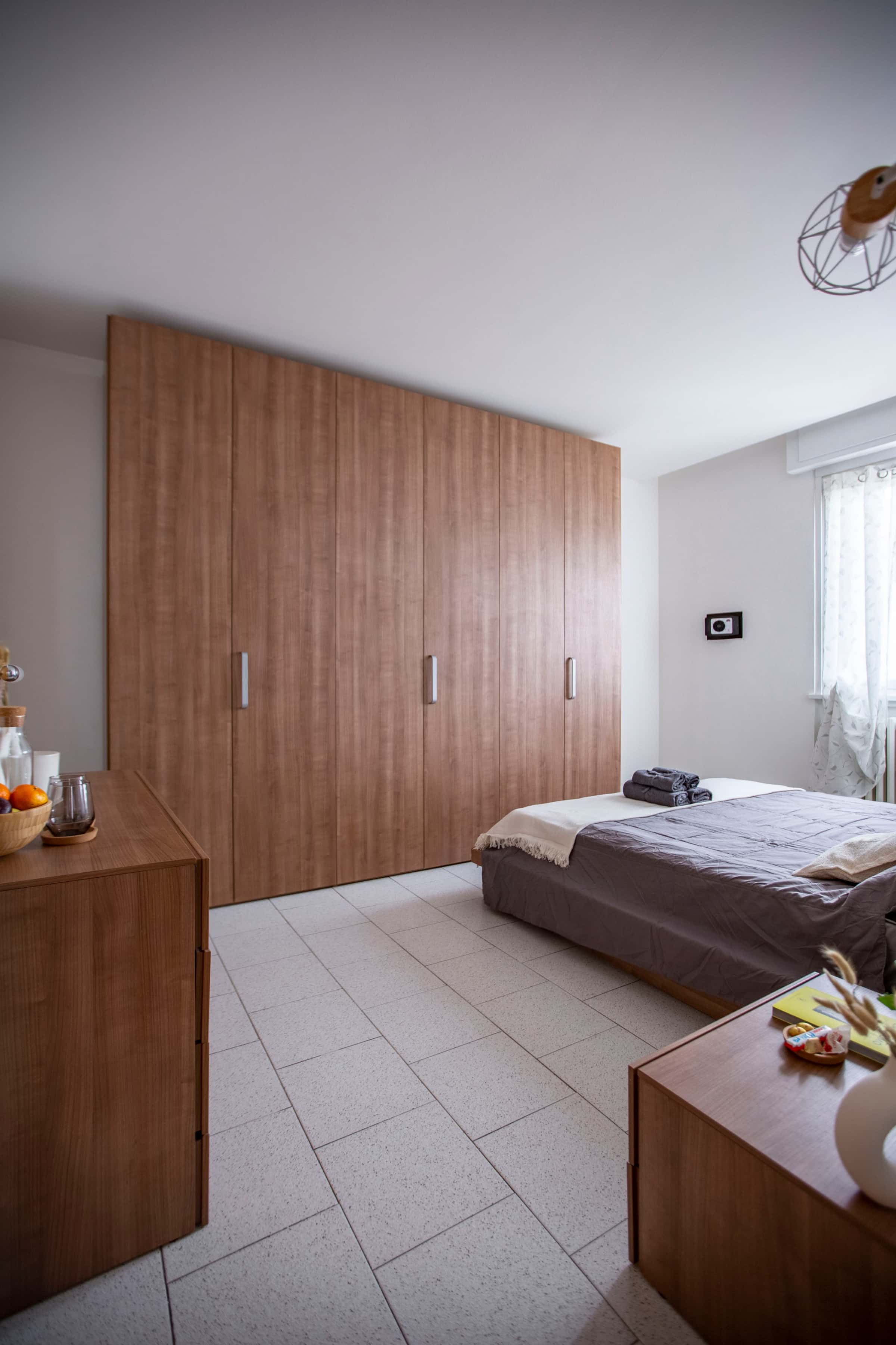 Quarto em Via Pio XI, Como para 75 m² com 2 quartos