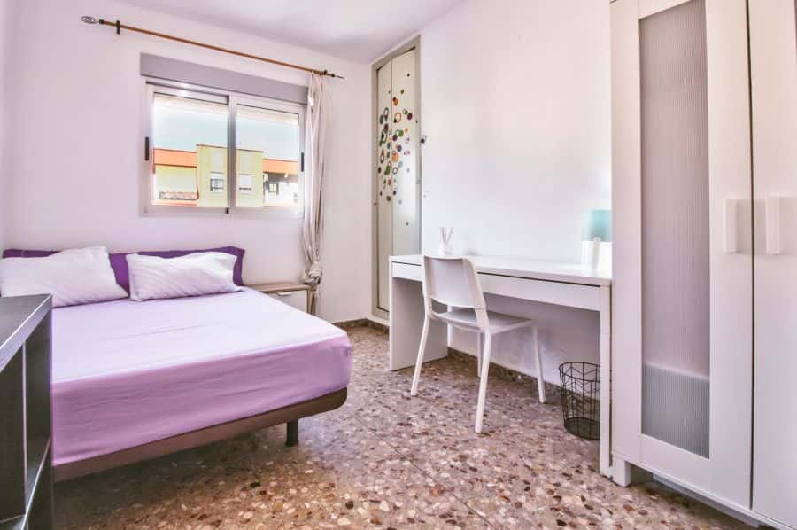 Habitación en piso de 4 habitaciones en Algirós