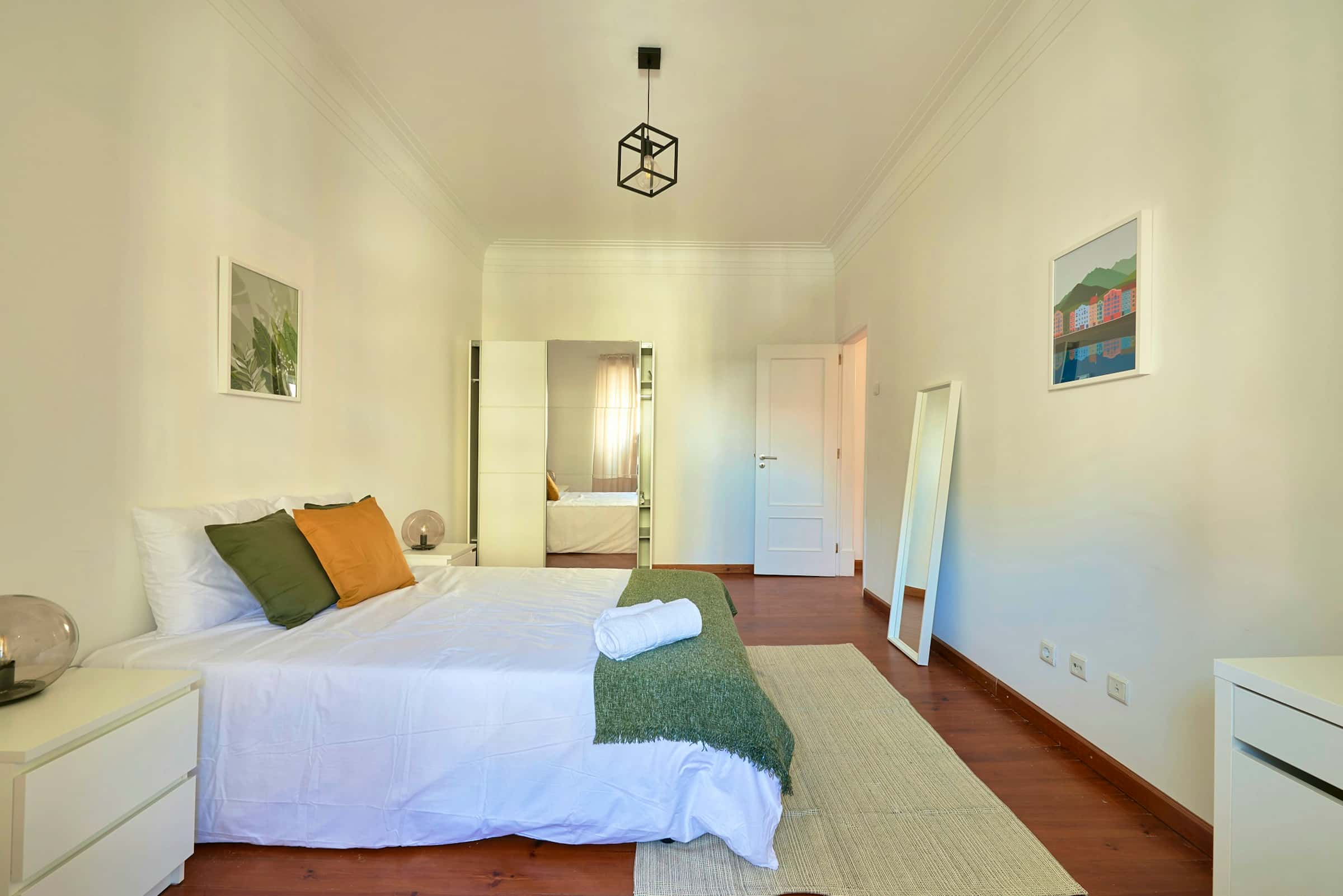 Bedroom in a 6-bedroom apartment in Av. João XXI, Lisbon - Room 4