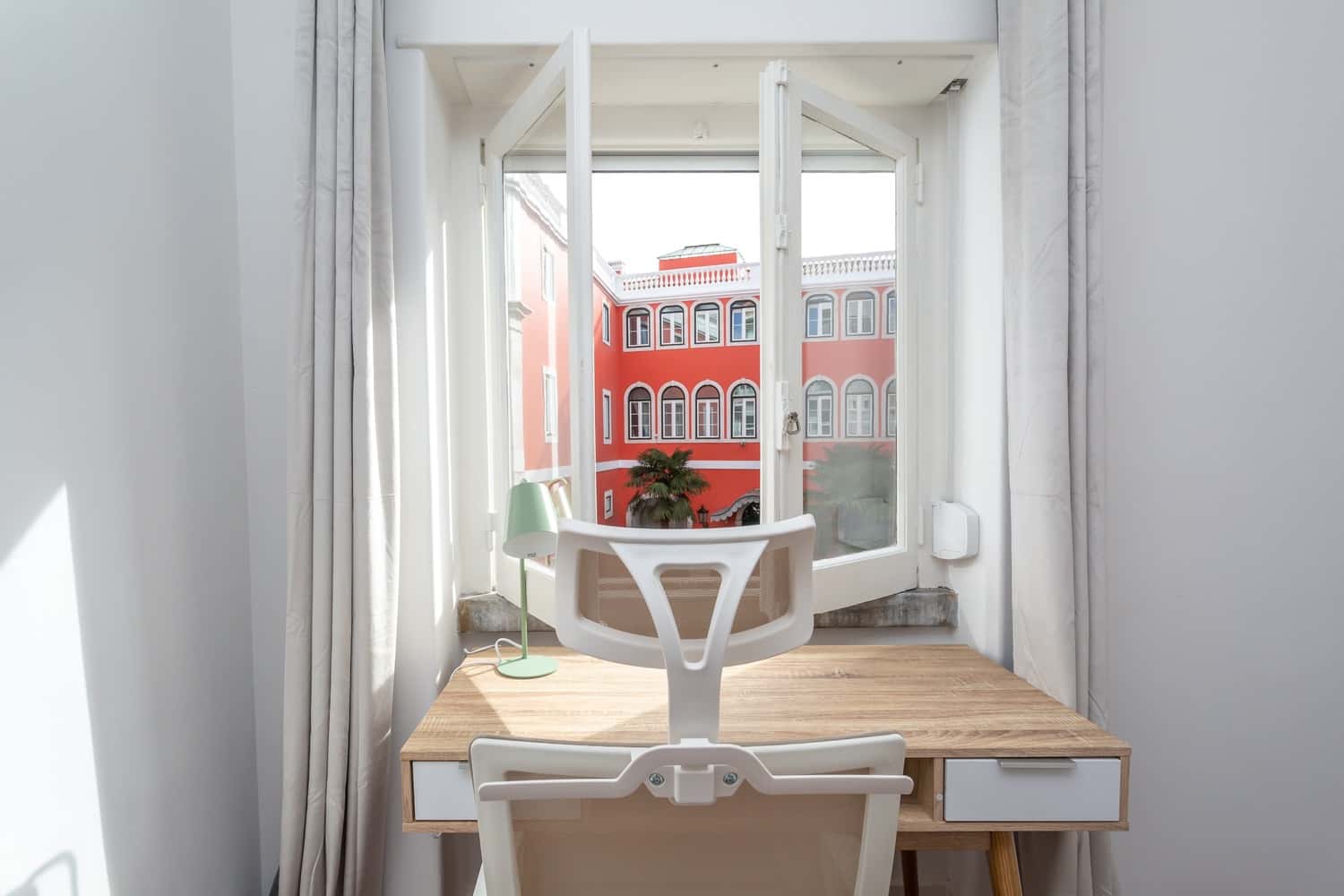 Room 5 - 40. Primeiro de Maio 146 2D