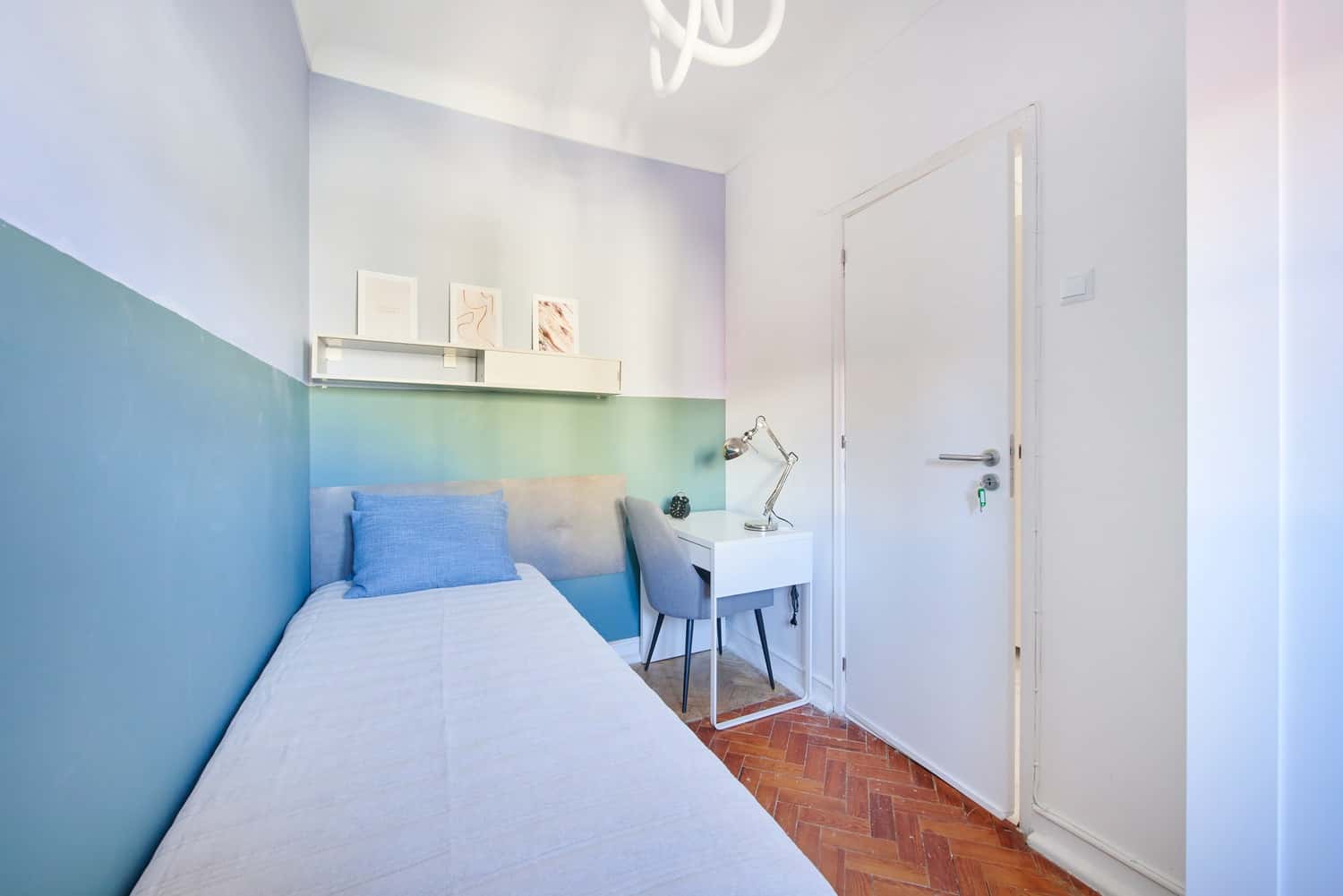 Room 6 - 76. Av João XXI 28 4E