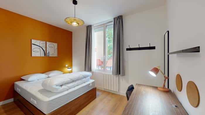 Listing photo thumbnail