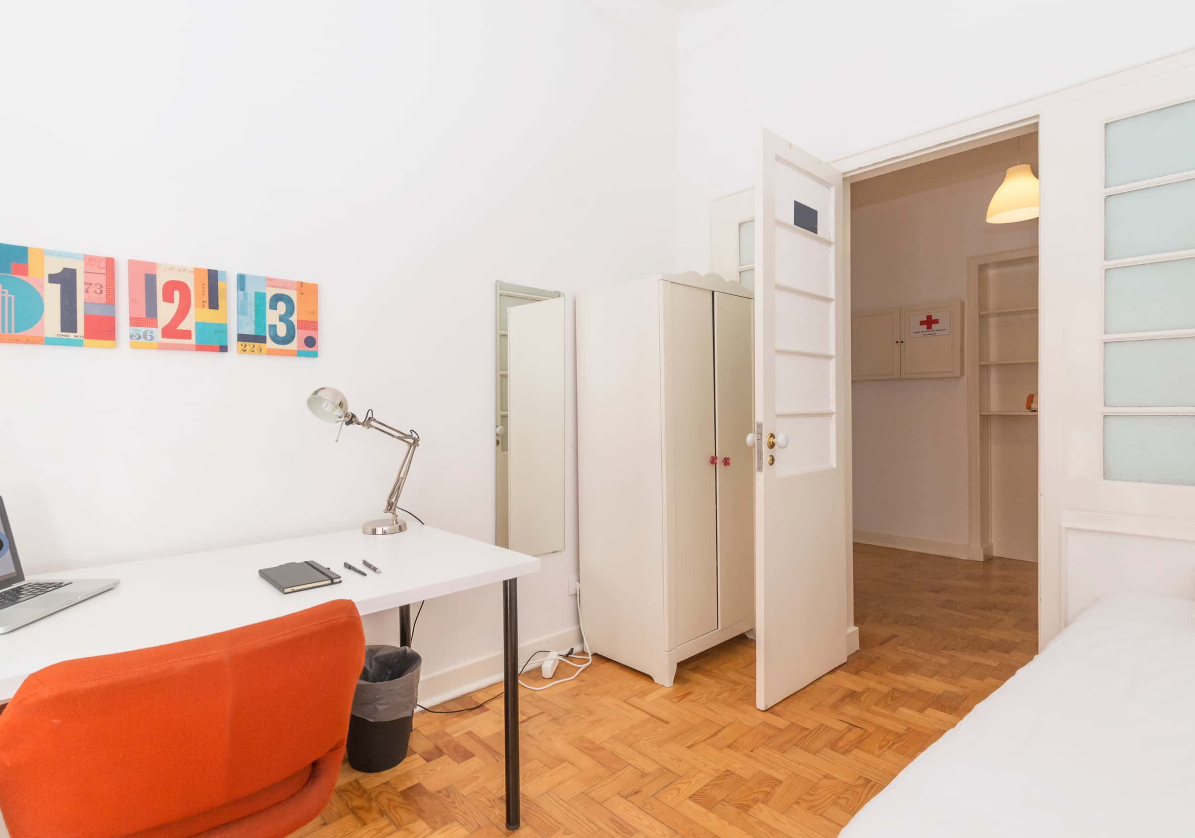 Room in Rua de São Felix, Lisbon (Students only)