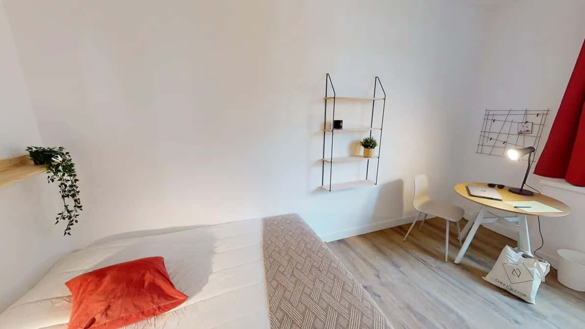 Room in Avenue Sainte-Anne, Asnières-sur-Seine for 193 m² with 11 bedrooms