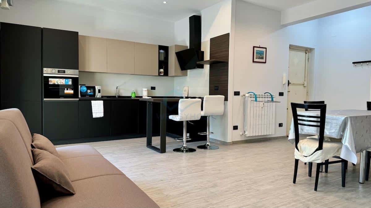 084 - Montefalco - Contemporary Comfort: Stylish Modern Apartment