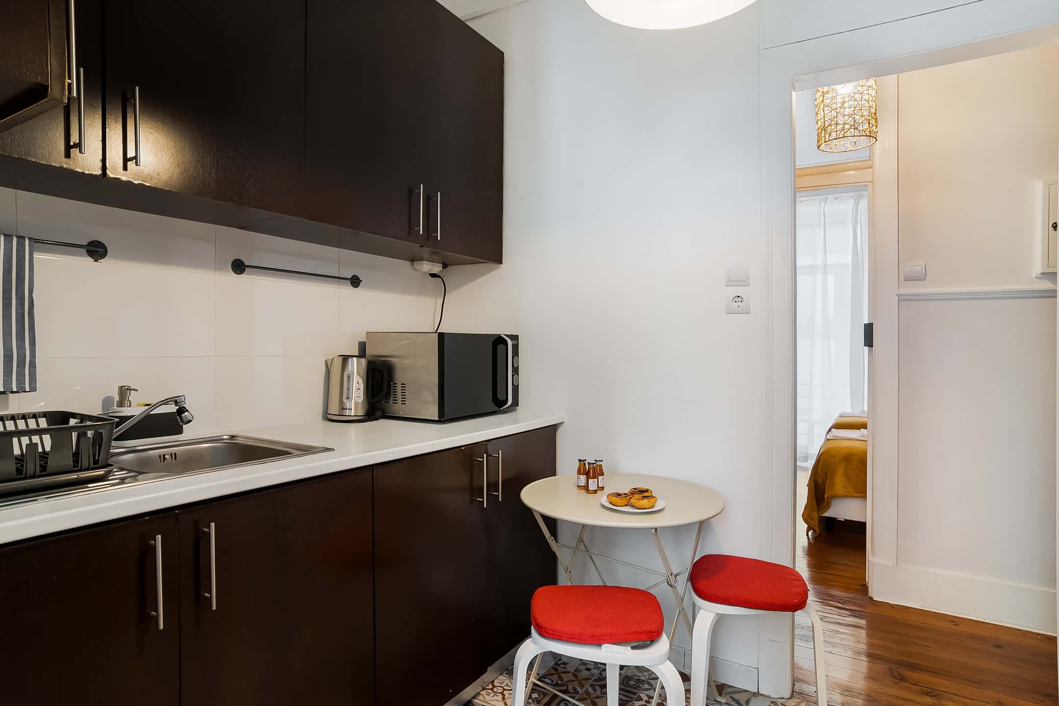 Room in a 5-bedroom apartment in Rua António Pedro, Lisbon - Mouraria Charm Room