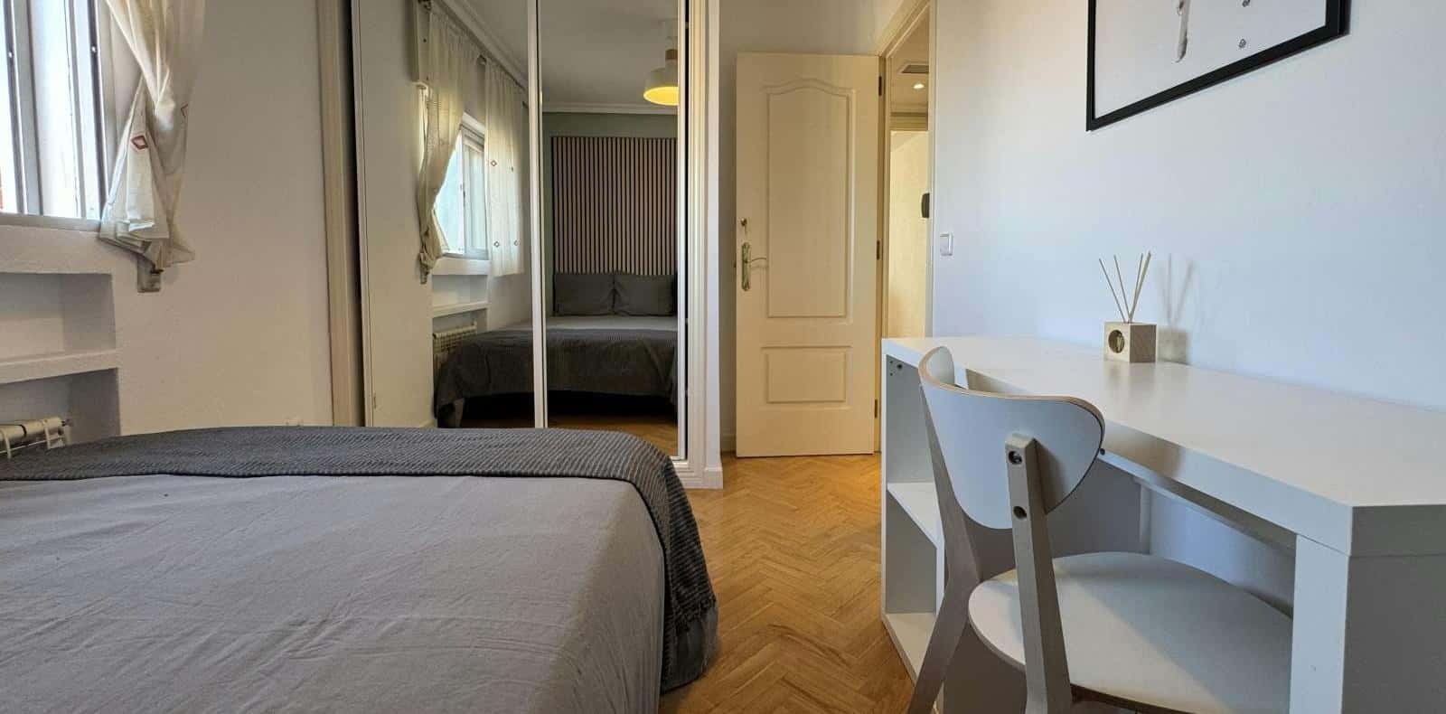 Double bed in Rooms for rent in de Tribaldos