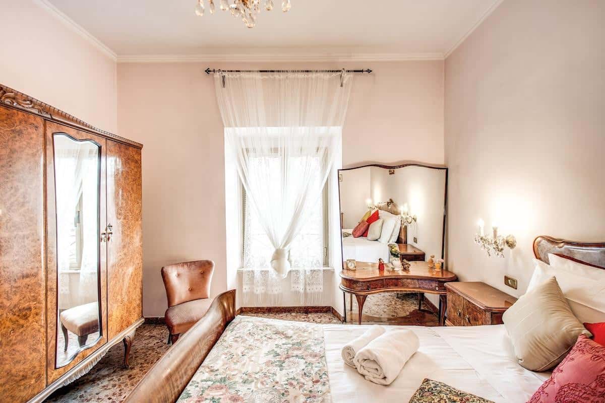 003 - Borgo Vittorio - Warm apt in ancient building in Vatican-P S Pietro