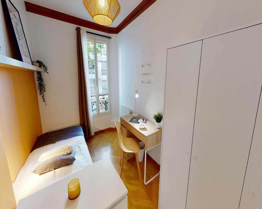 Chambre dans le Rue Danton