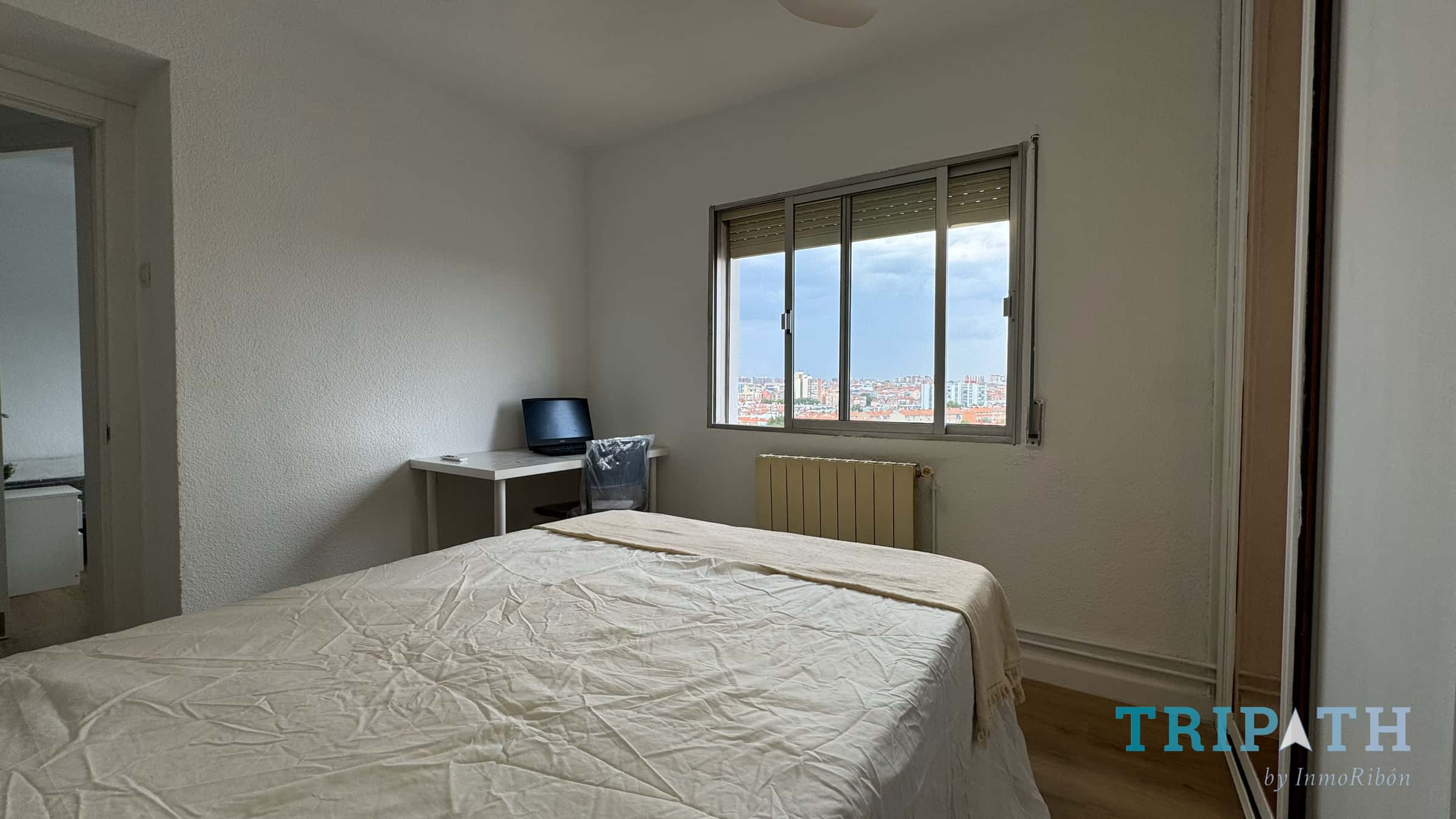 Chambre dans Calle del Poeta Blas de Otero, Madrid pour 80 m² avec 4 chambres