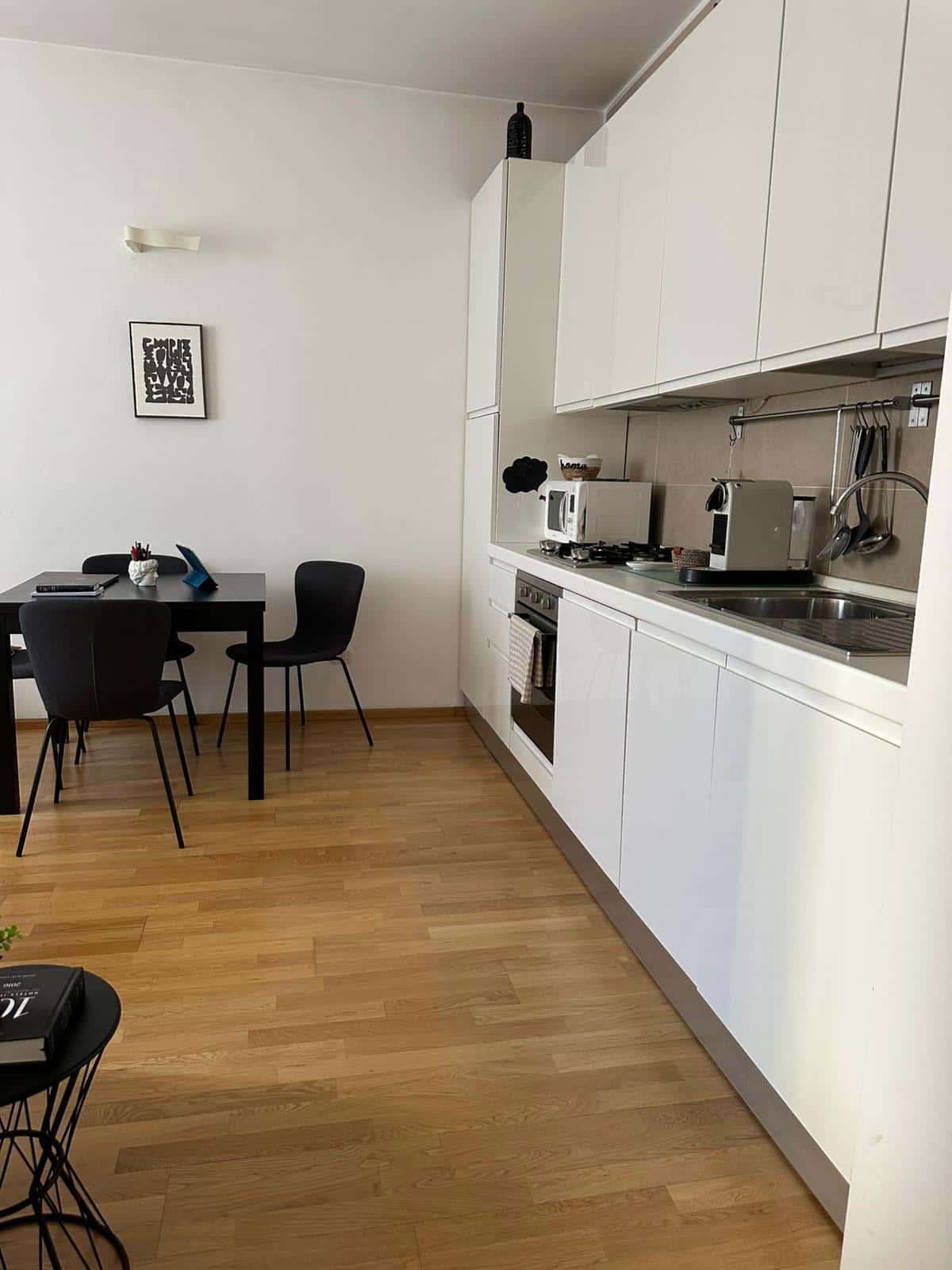 Apartamento em Via Luigi Settembrini, Milano para 57 m² com 1 quarto