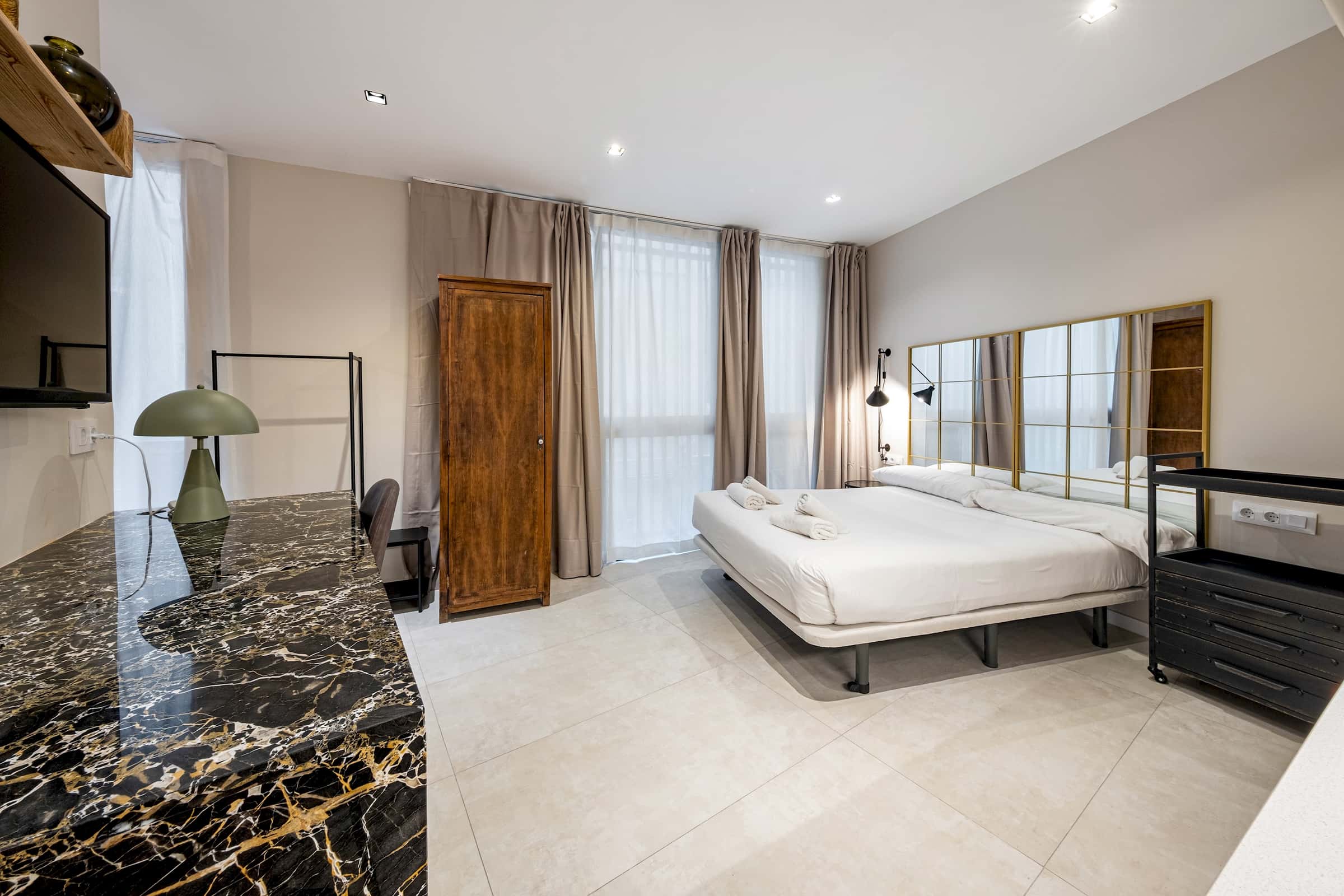 TIRADORS 1 · Monthly Studio in Born with balcony