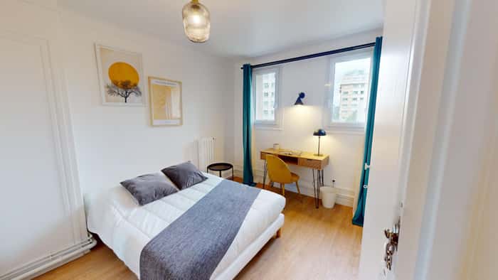 Listing photo thumbnail