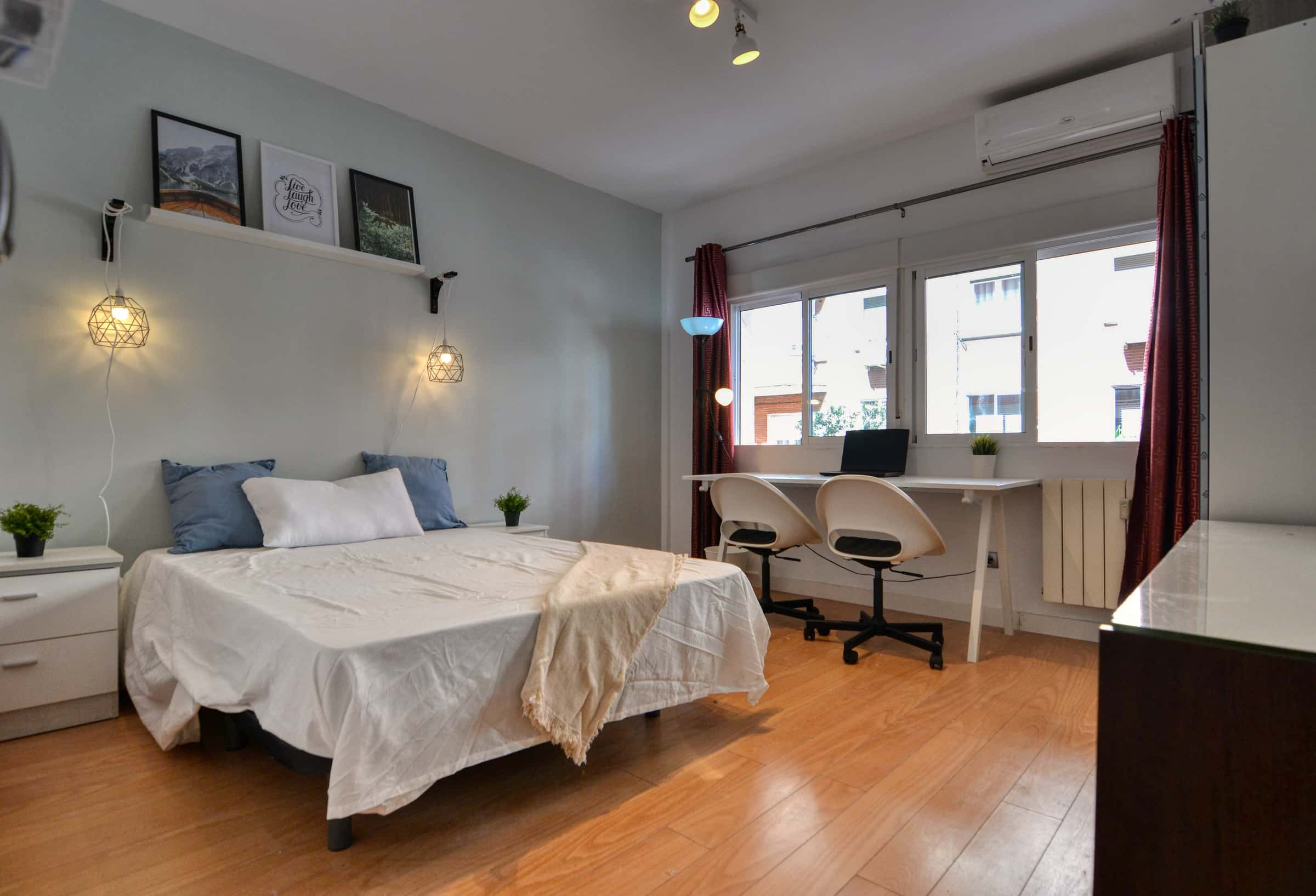 Chambre dans Calle de Cartagena, Madrid pour 100 m² avec 5 chambres