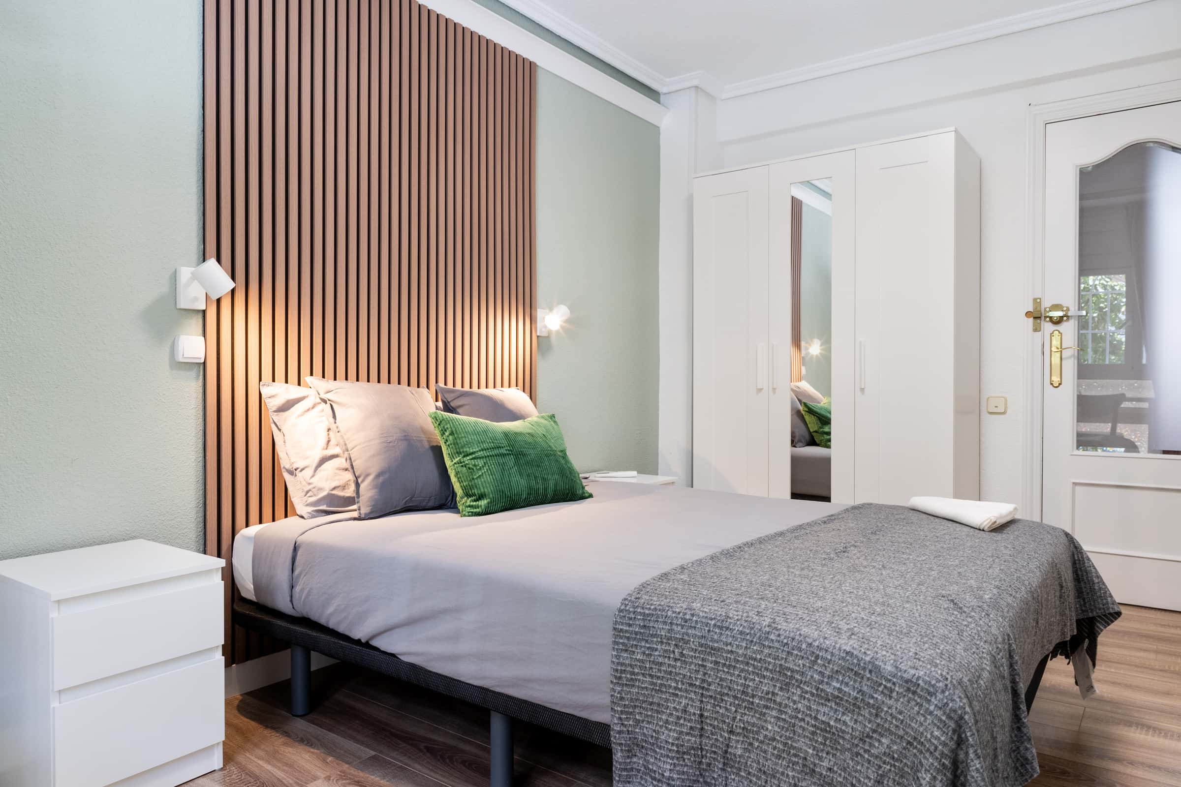 Zimmer in Paseo de los Jesuitas, Madrid für 80 m² mit 4 Schlafzimmer