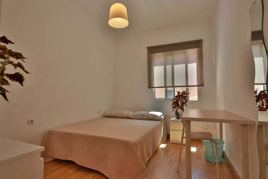 Habitación en piso de 3 habitaciones en L'amistat