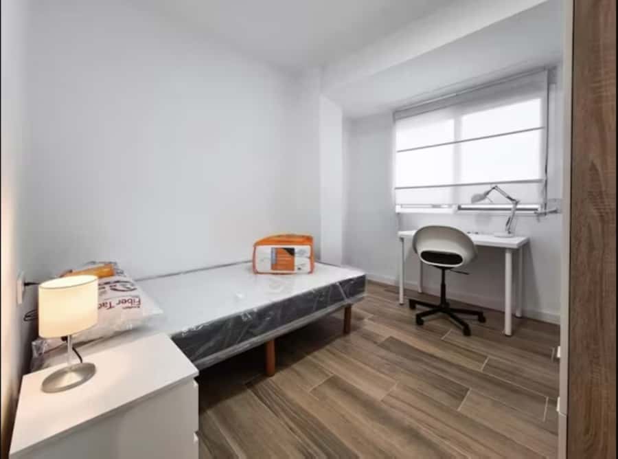Habitación en piso de 4 habitaciones en Campanar