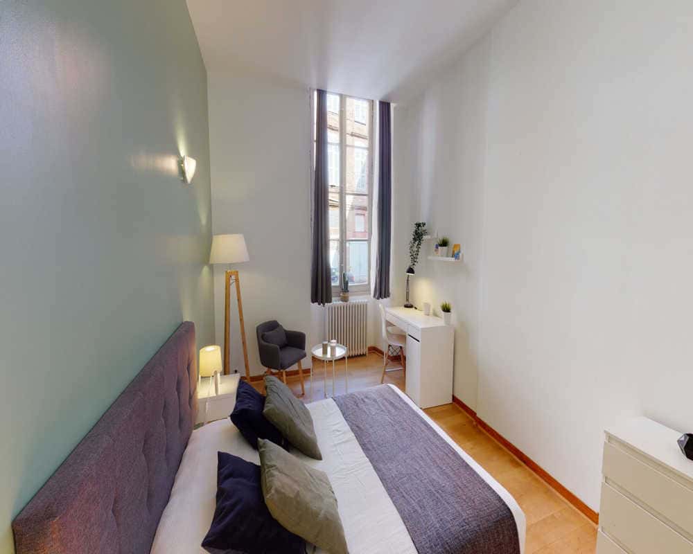 Chambre dans le rue Peyras