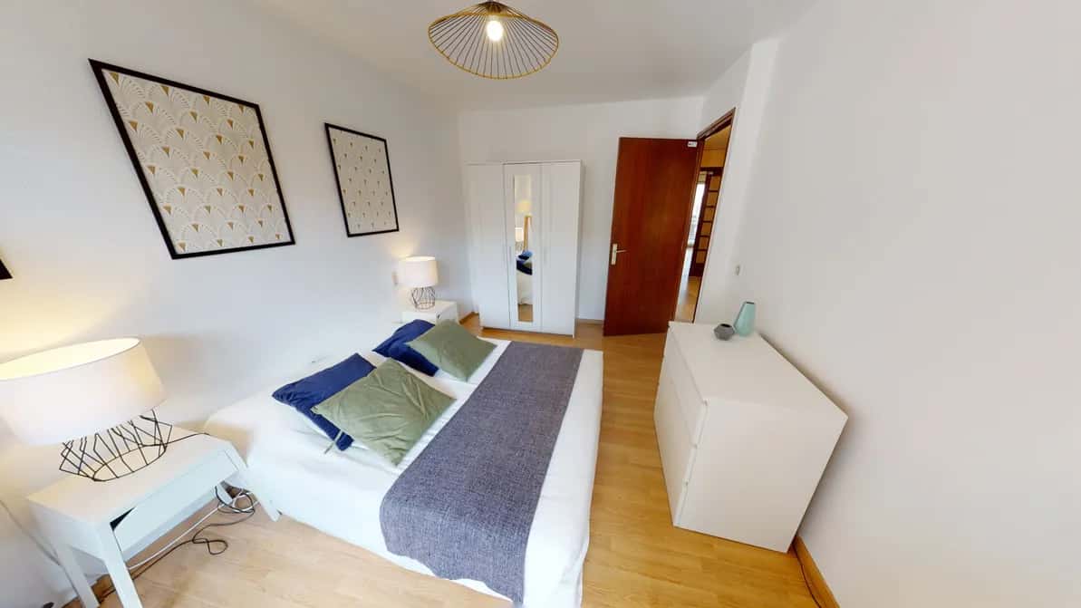 Room in Boulevard Lascrosses, Toulouse for 90 m² with 4 bedrooms
