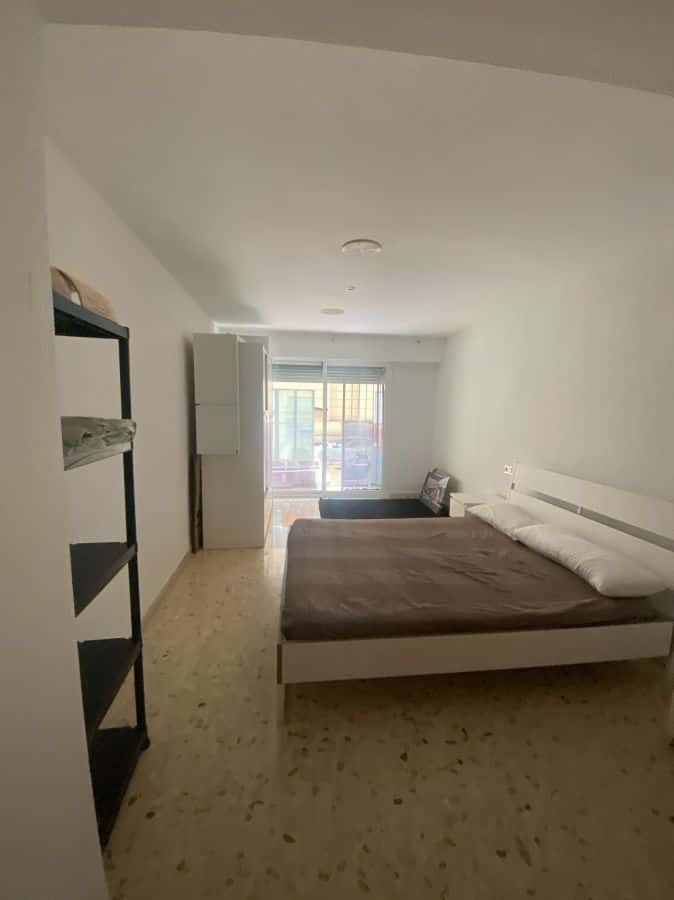 Habitación en piso de 5 habitaciones en El Pla Del Real