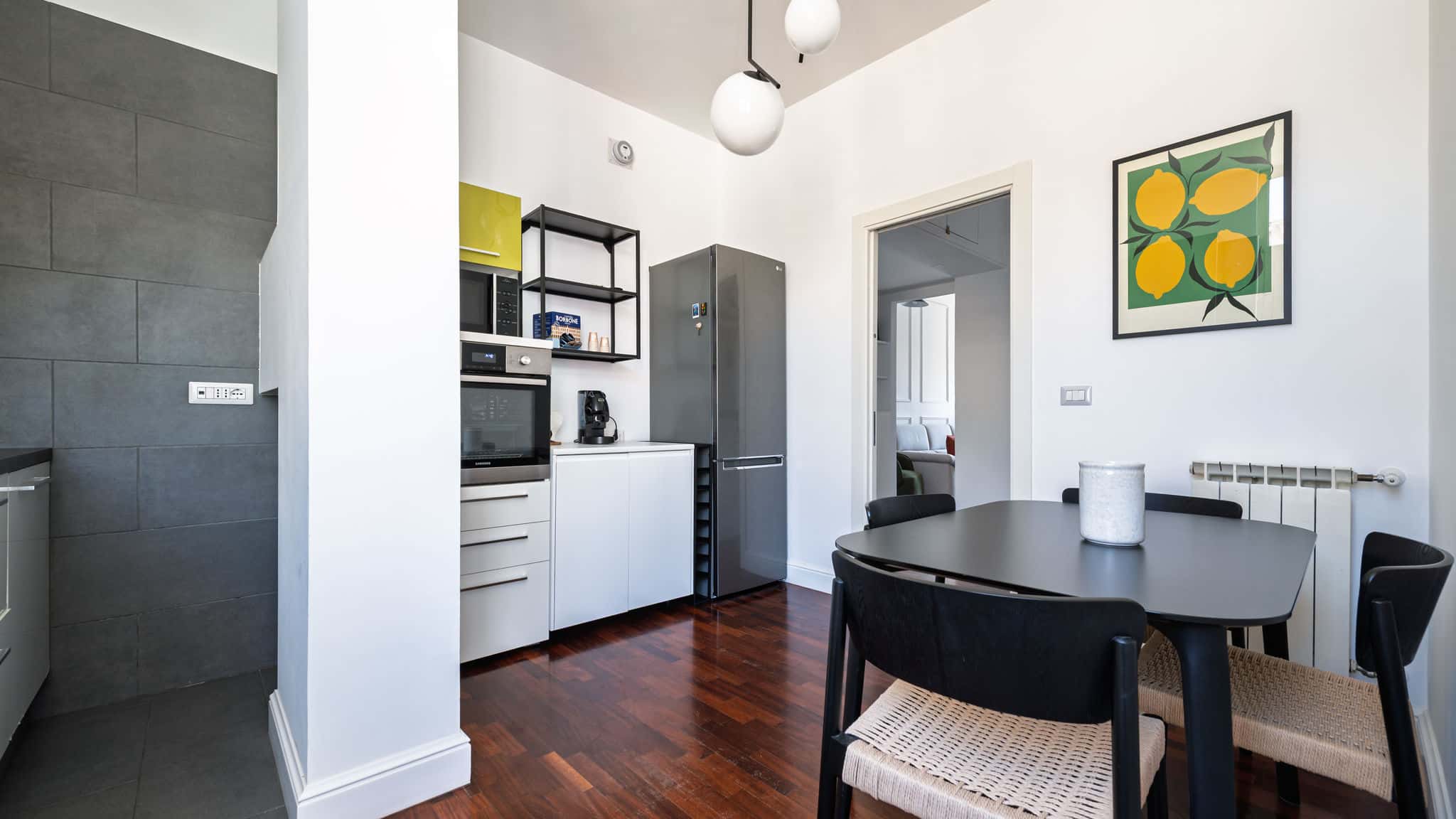 Via Domenico Fontana 81