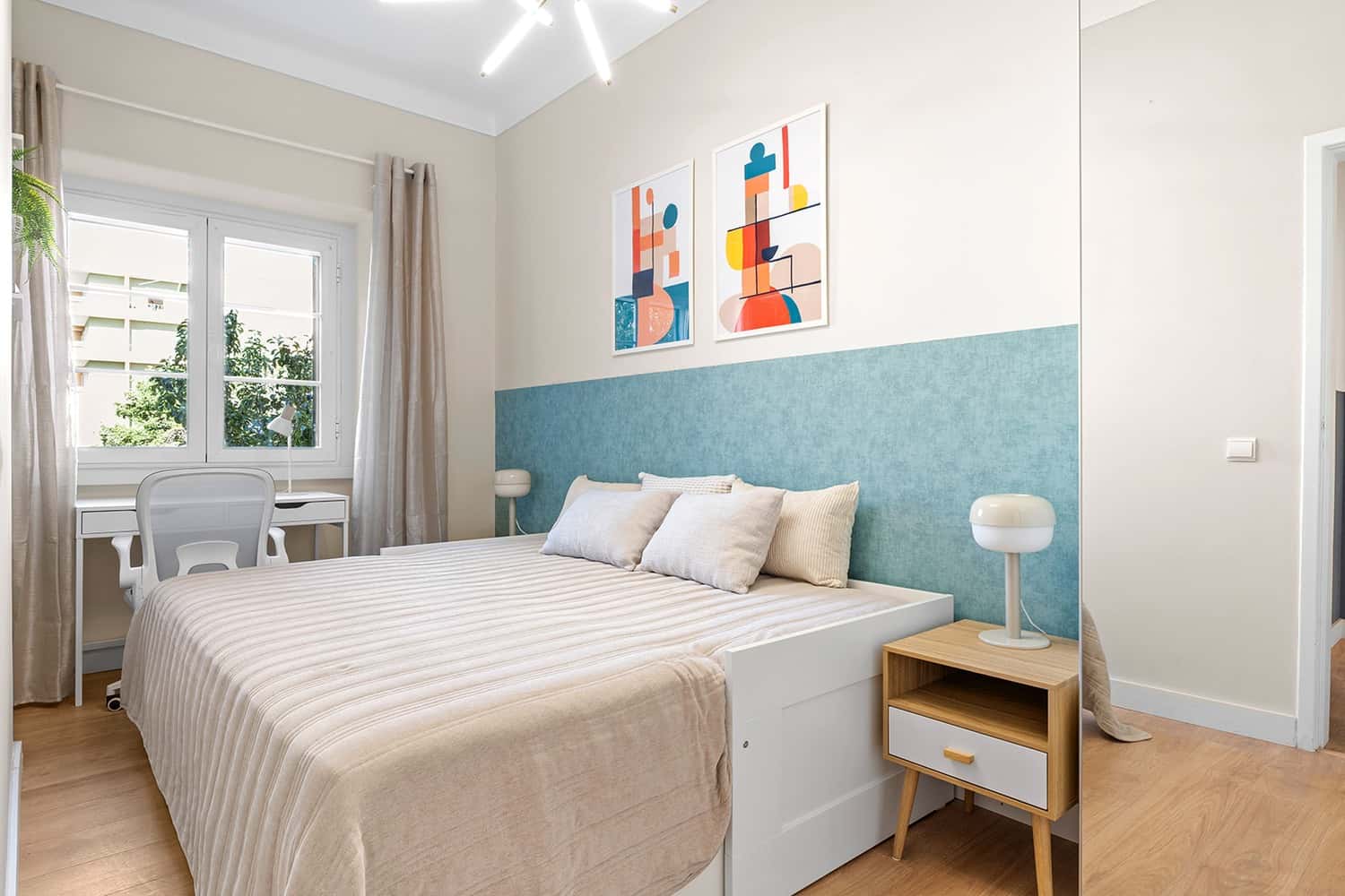 Room 4 - 89. Rua Afonso Lopes Vieira 47 2E