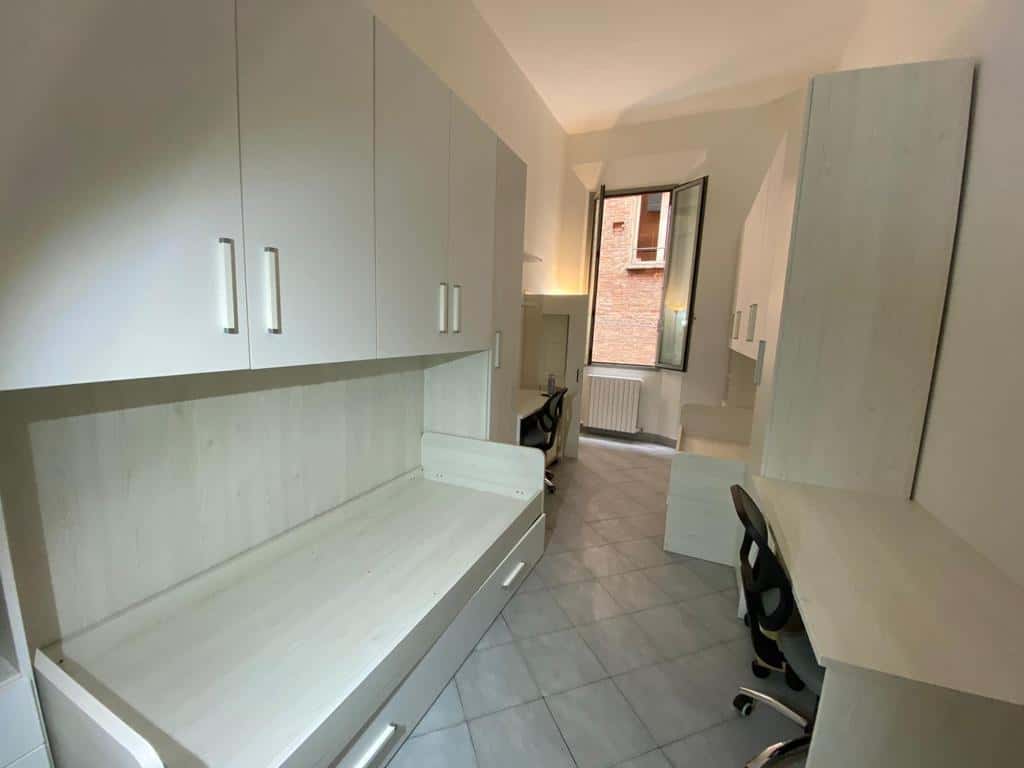 Quarto em Via San Vitale, Bologna para 100 m² com 3 quartos