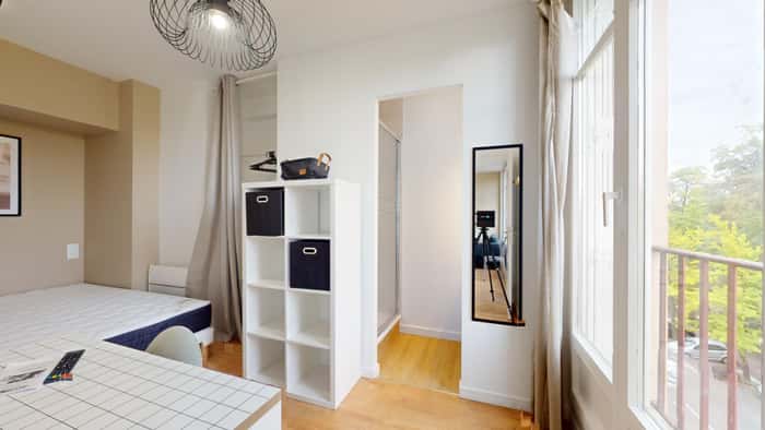 Listing photo thumbnail