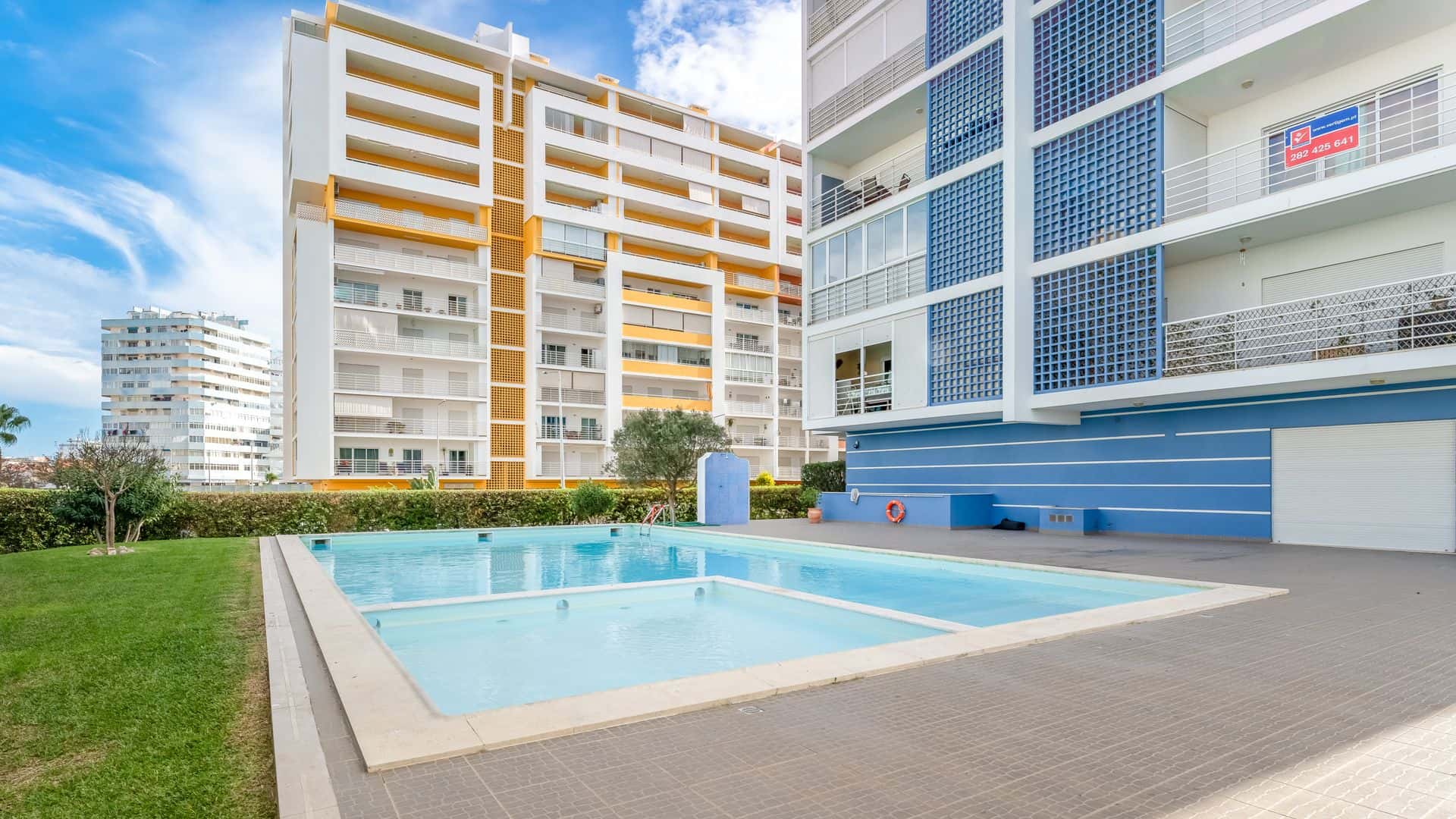 Bright 1 BDR Flat W/ Pool & Balcony