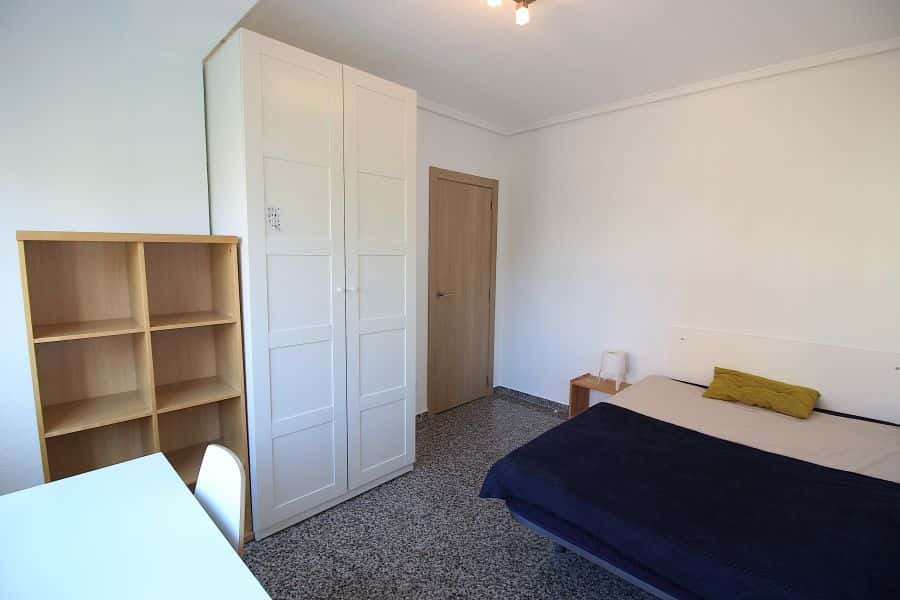 Habitación en piso de 5 habitaciones en Algirós