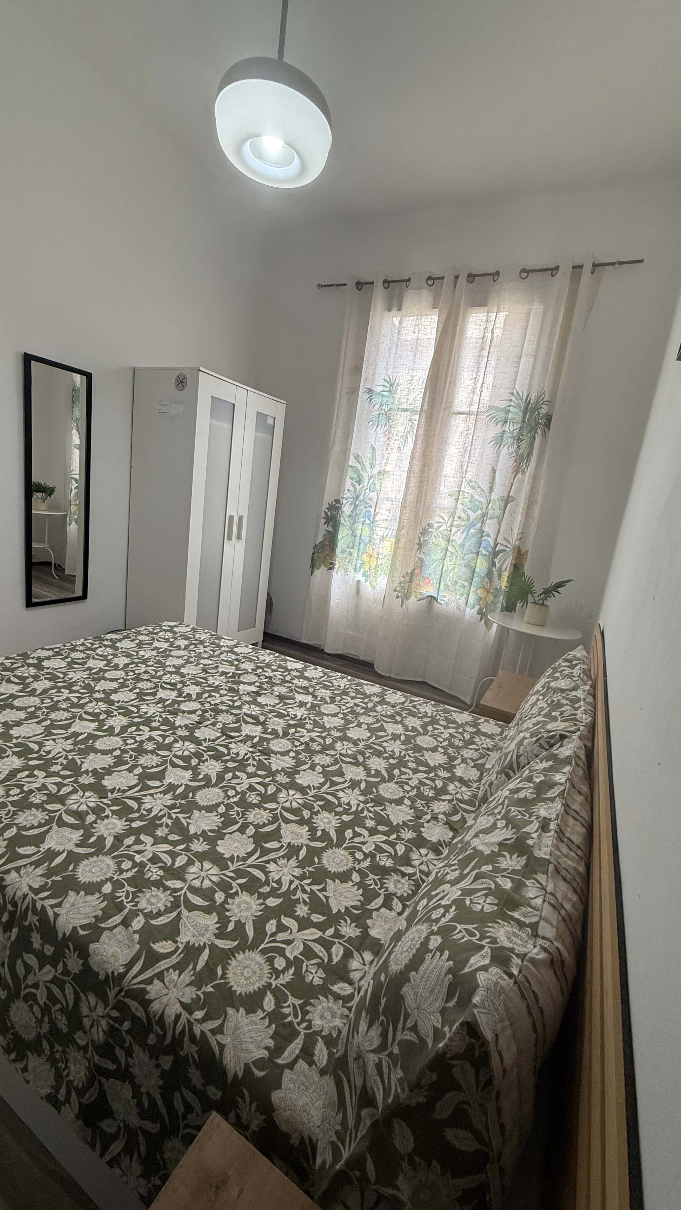 Habitación en Carrer de Calàbria, Barcelona