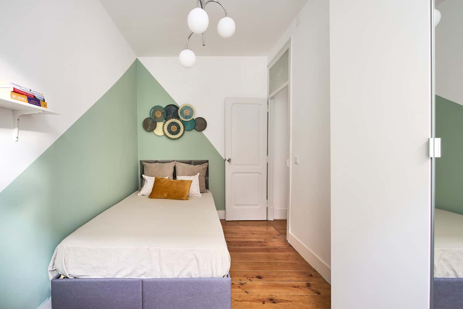 Room 6 - 82. Travessa de Santo António à Graça 2 3°