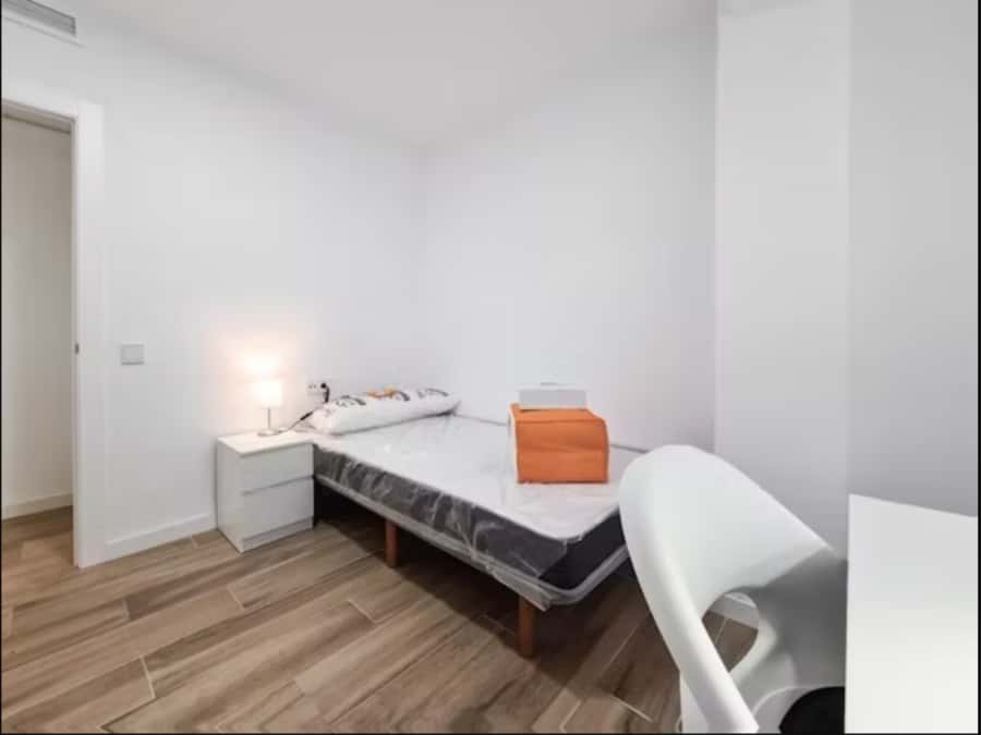 Habitación en piso de 4 habitaciones en Campanar