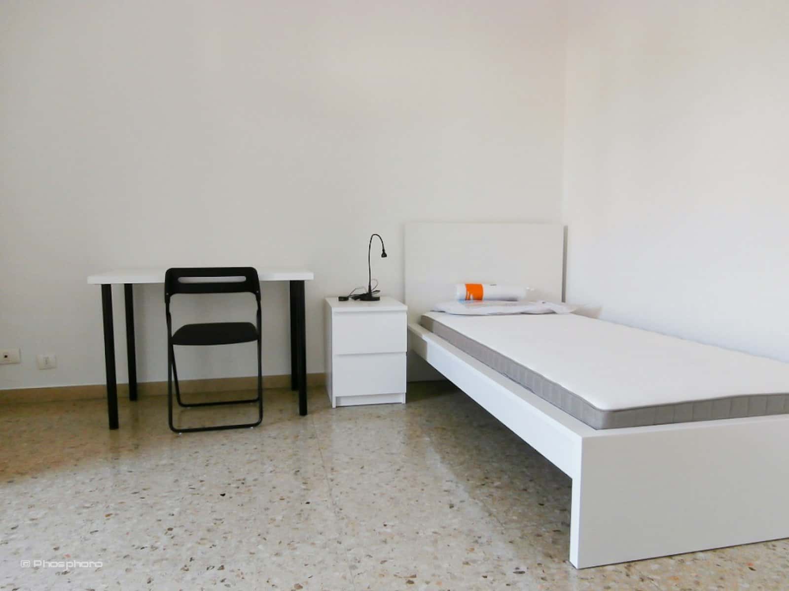 Zimmer in Via Santa Chiara, Verona für 70 m² mit 3 Schlafzimmer