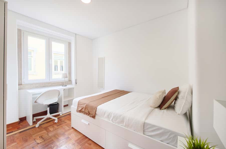 Bedroom in a 9-Bedroom Apartment in Rua Fialho de Almeida , Lisbon - Room 4