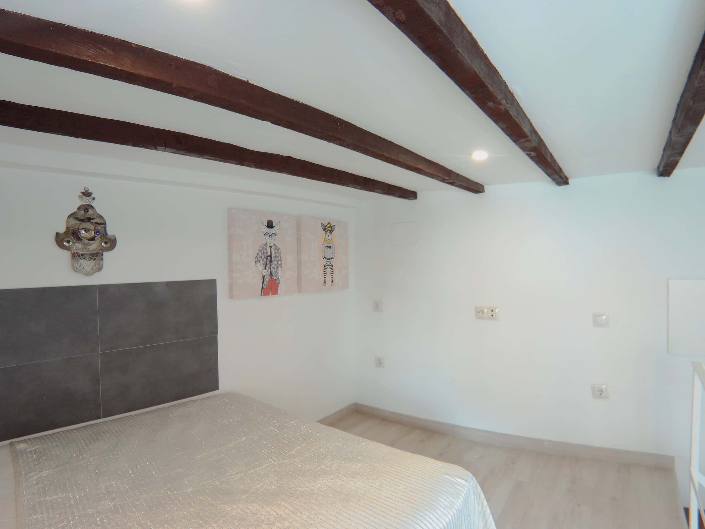 Room Calle Almendrales