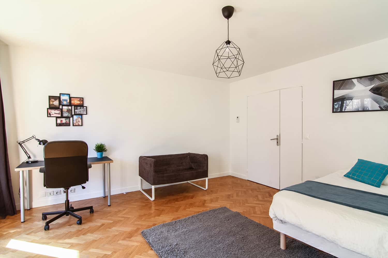 Grande chambre lumineuse