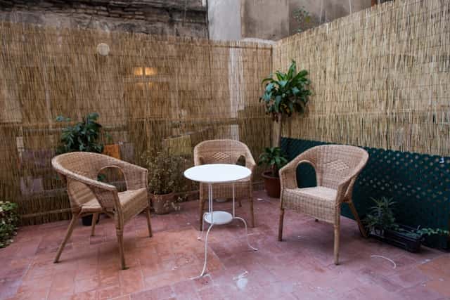 Central apartment, 3 double bedrooms with big private patio 0