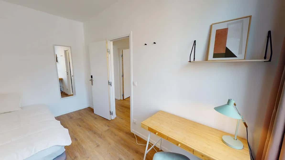 Stanza in Rue Pierre Poli, Issy-les-Moulineaux di 188 m² con 11 camere